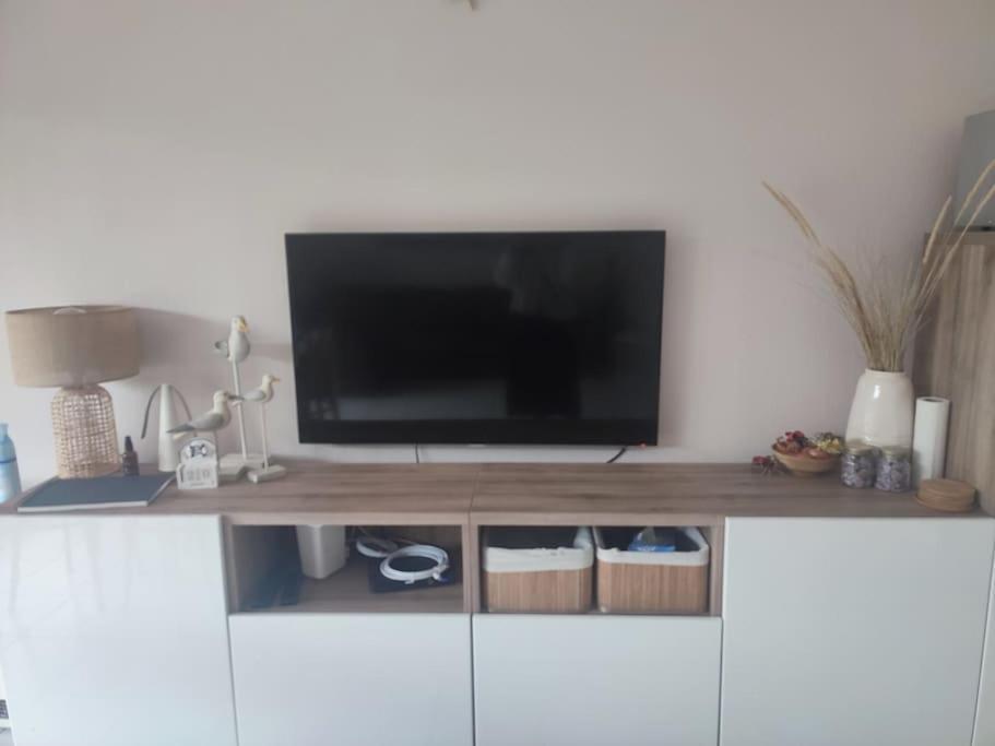 4-Persoons Appartement Met Een Mooi Uitzicht 德帕内 外观 照片